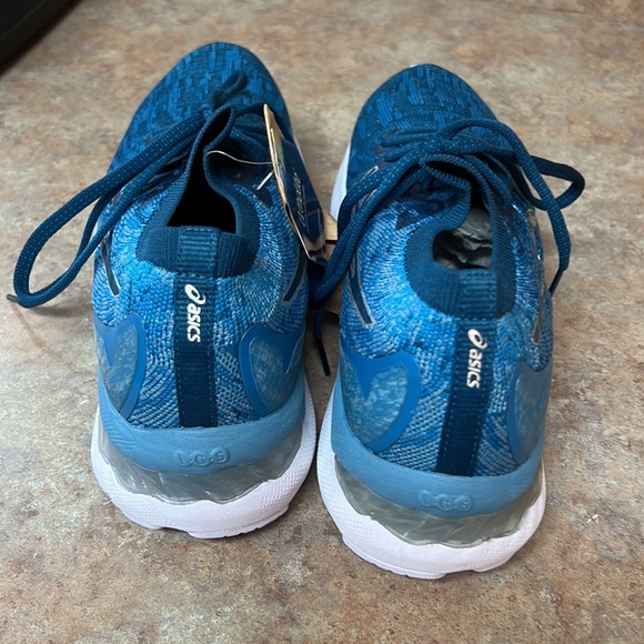 EASICS - Picture 3 of 9